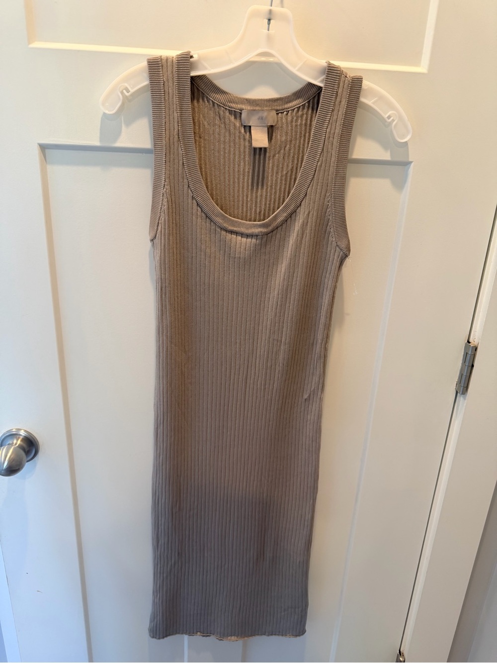 h&m bodycon midi dress | Dresses | Hm Taupe Gray Ribbed Knit Tank Size Medium Features a wide neckline Style Season Description:WINTER 2026 DELIVERY 1 ZAPAKA Women's Roaring 20s Size:2XL (US 20 to US 22)